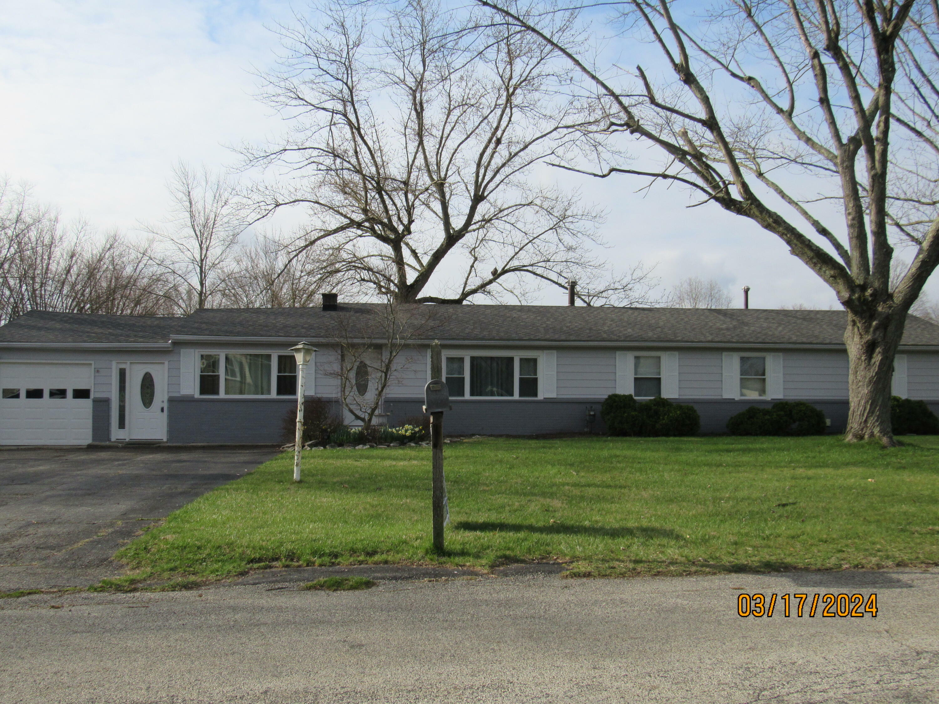 2132 West Mile Road  Springfield OH 45503 photo
