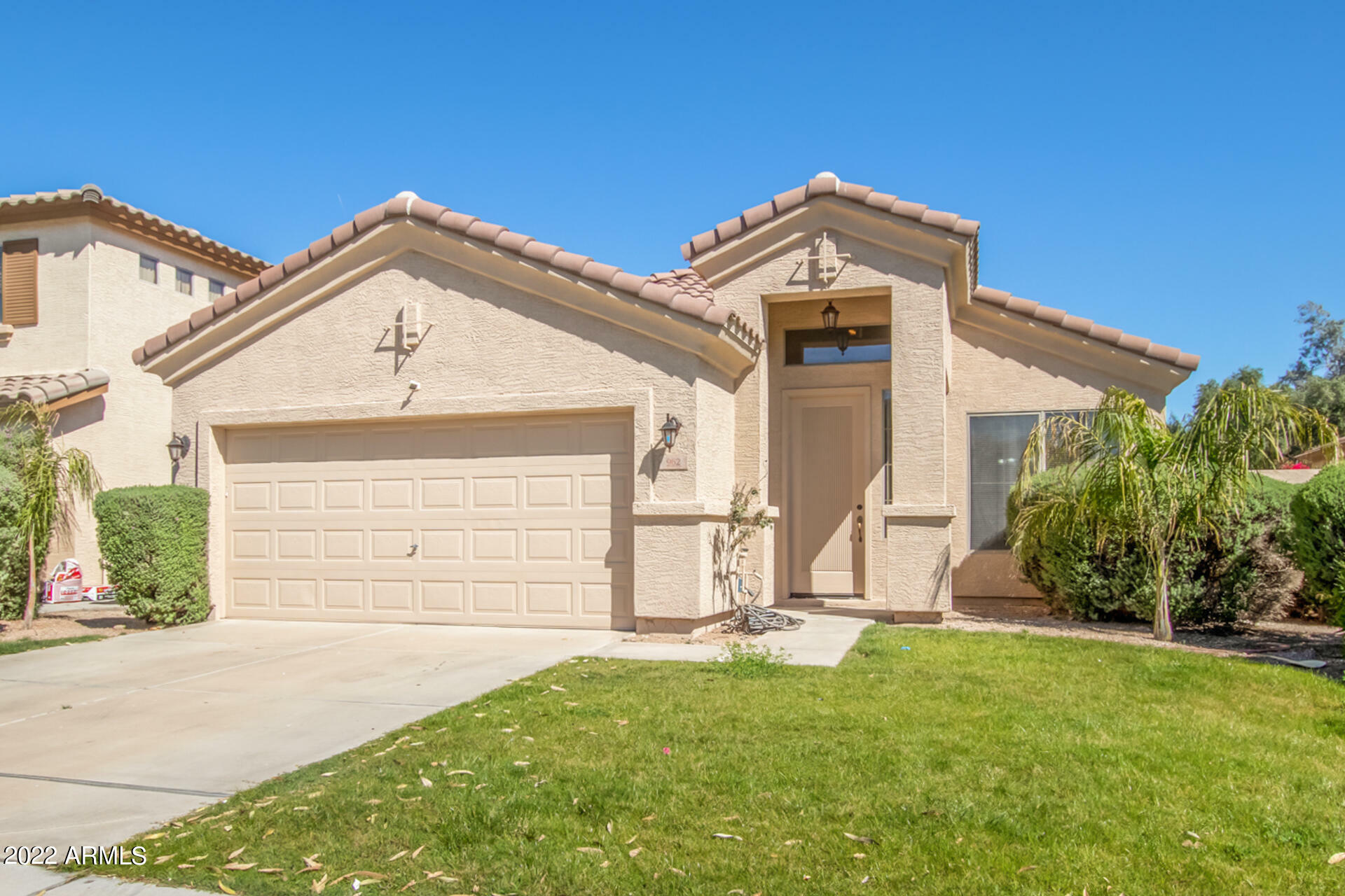 Property Photo:  962 W Desert Broom Court  AZ 85248 