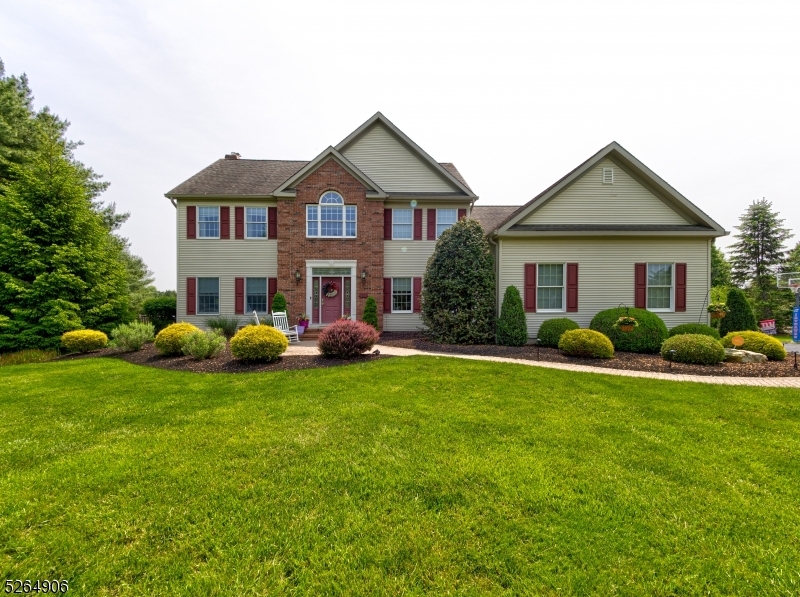 Property Photo: 1 Bristol Ct NJ 08801