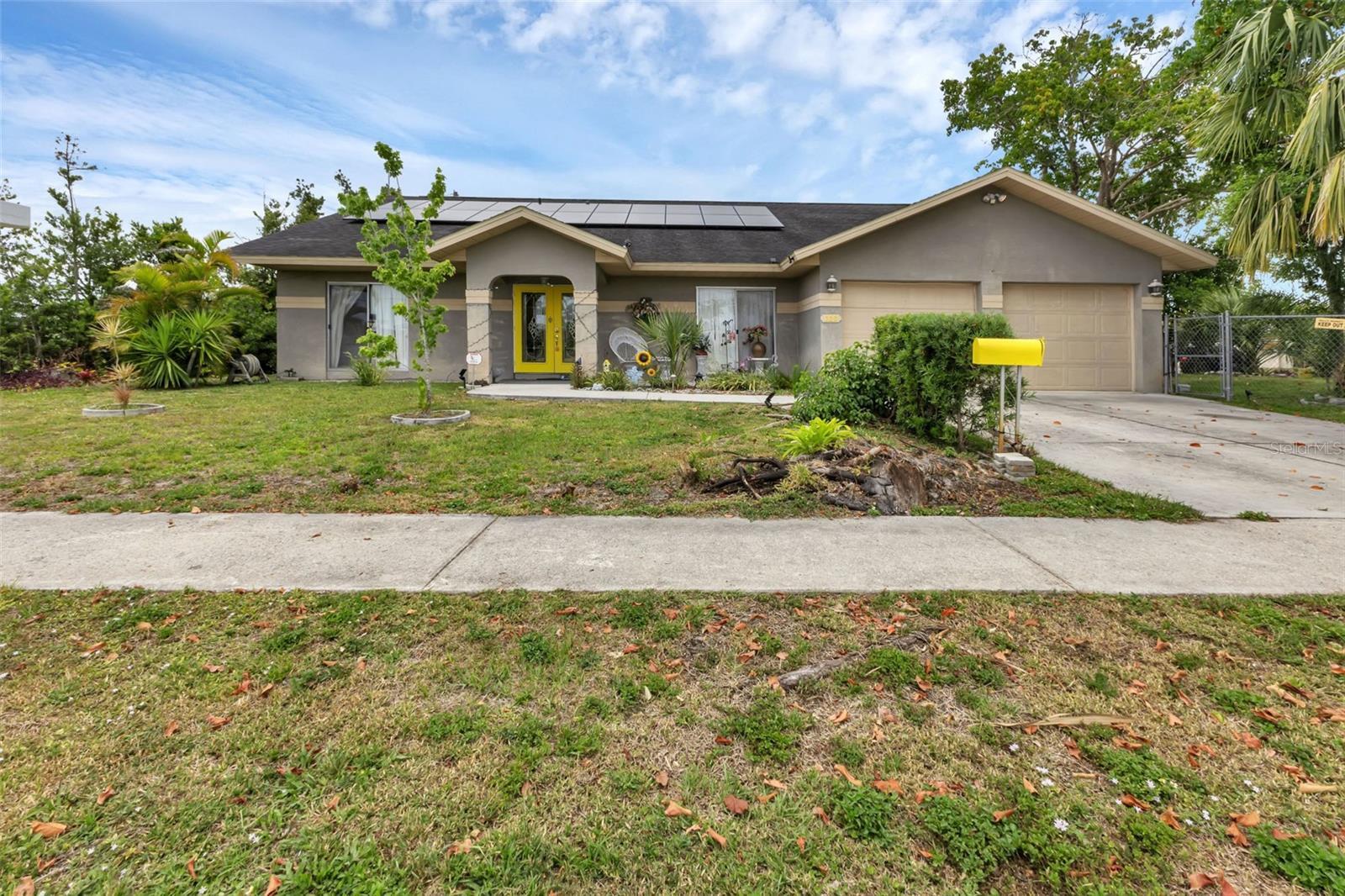 Property Photo: 320 Duxbury Avenue FL 33952