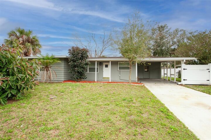 Property Photo:  520 Fairfax Lane  FL 33572 