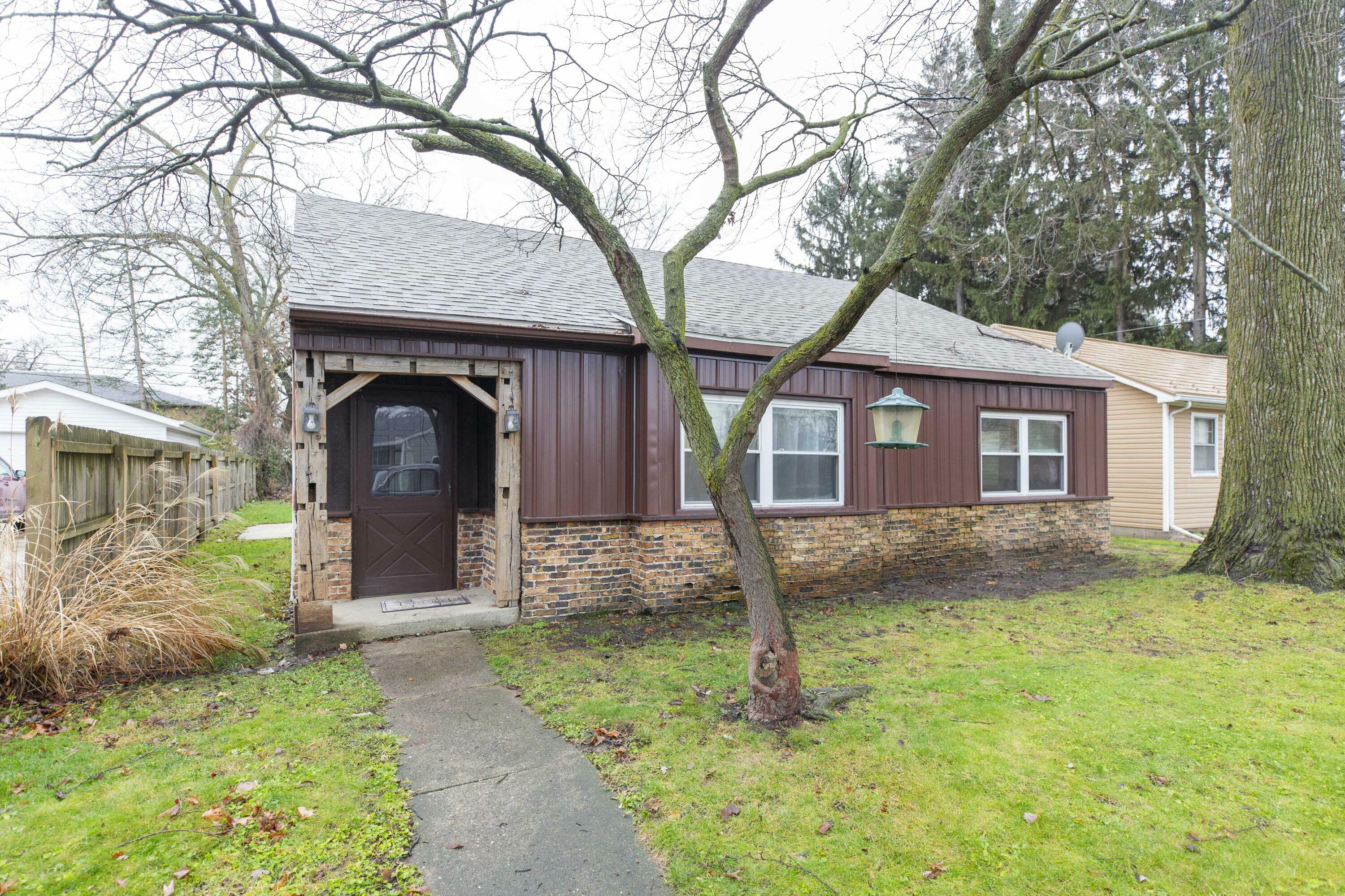 Property Photo:  1706 Cedar Street  MI 49120 