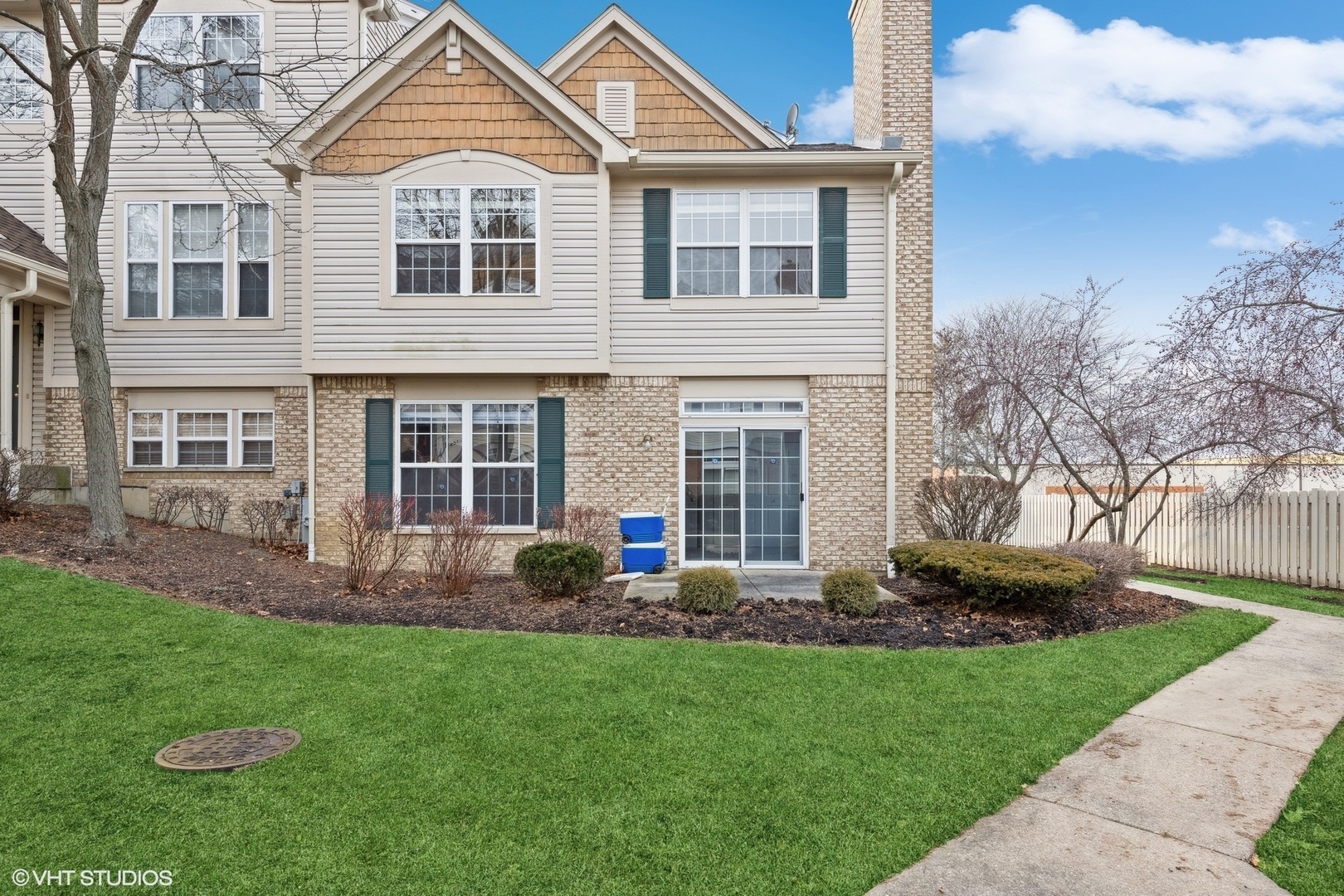 Property Photo: 1146 Georgetown Way IL 60061
