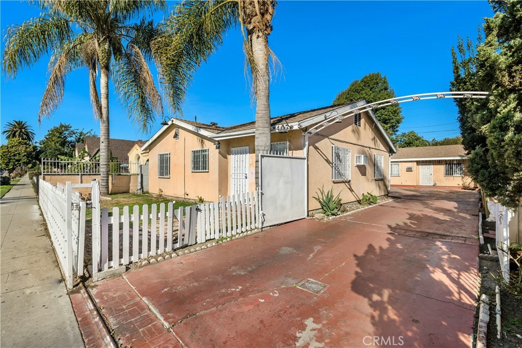 Property Photo:  407 W Magnolia Street  CA 90220 