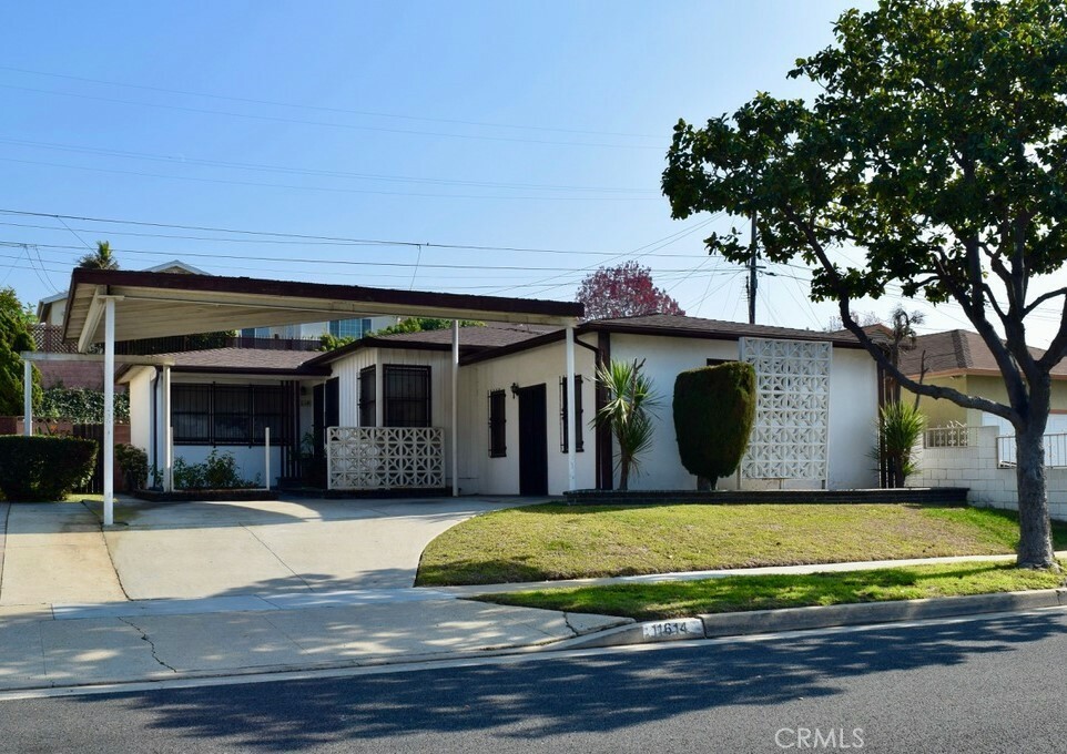 11614 Tarron Avenue  Hawthorne CA 90250 photo