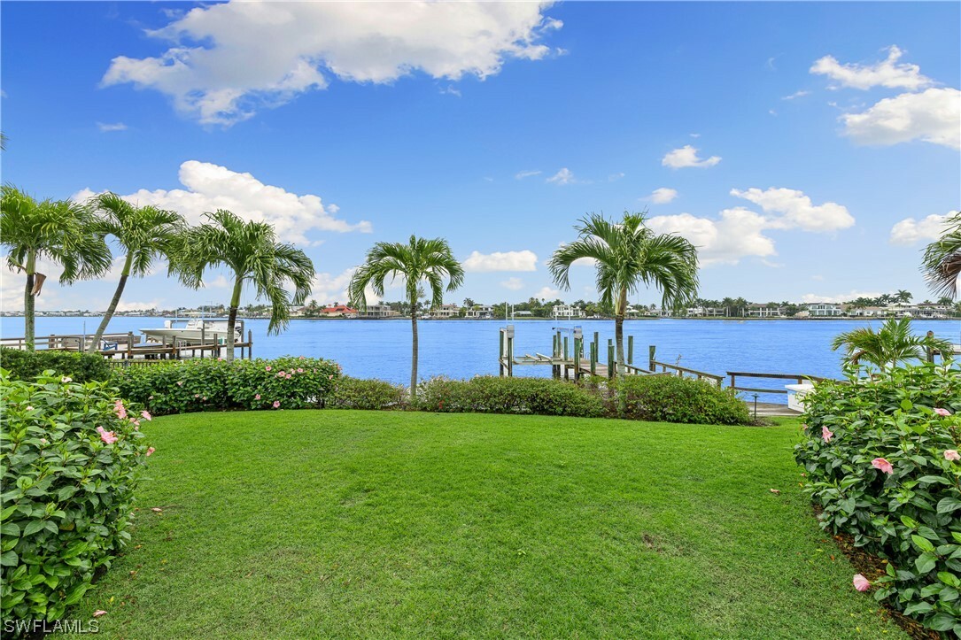 Property Photo:  901 Galleon Drive  FL 34102 