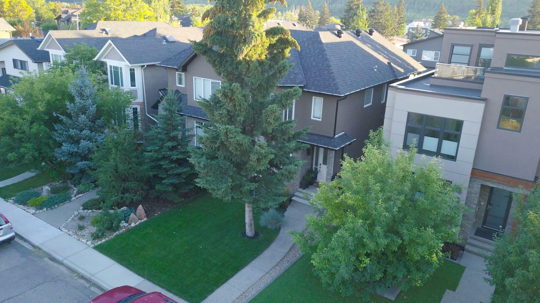 Property Photo: 4435 20 Avenue NW AB T3B 0T5