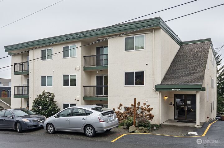 8747 Phinney Avenue N 3  Seattle WA 98103 photo