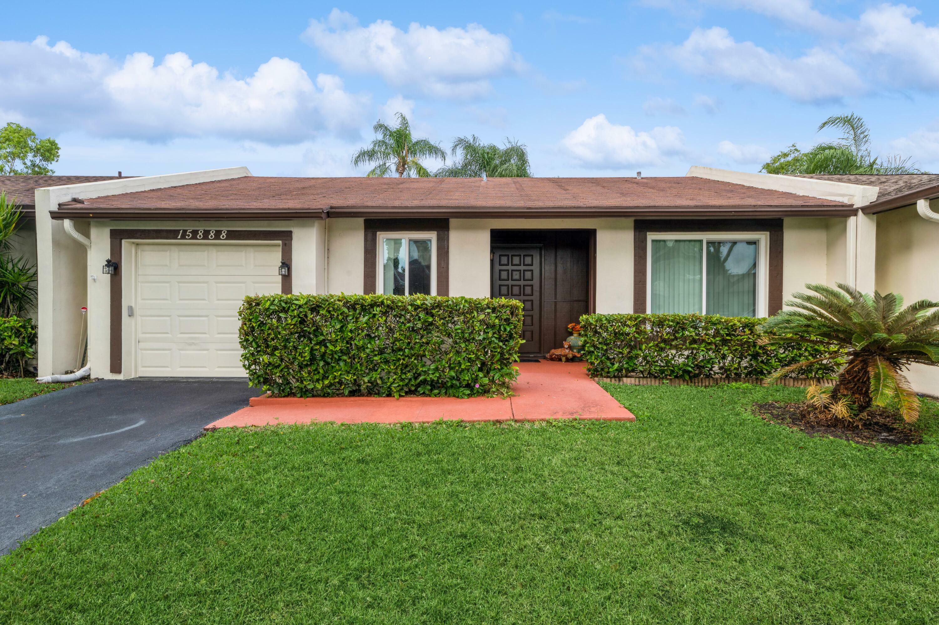 Property Photo:  15888 Laurel Oak Circle  FL 33484 