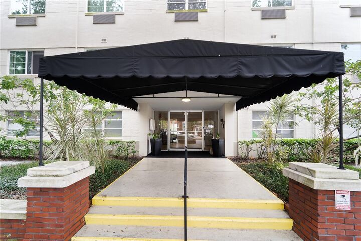 Property Photo:  406 W Azeele Street 307  FL 33606 