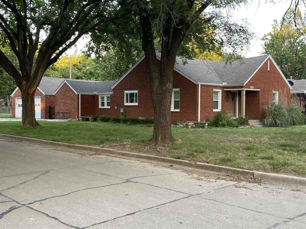 Property Photo:  321 N Peachtree  OK 74601 