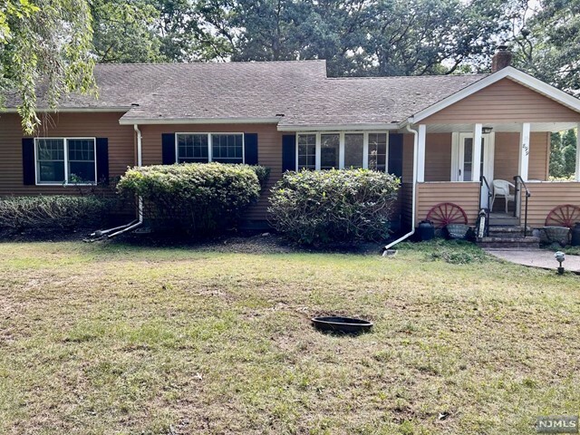 Property Photo: 899 Colonial Road NJ 07417