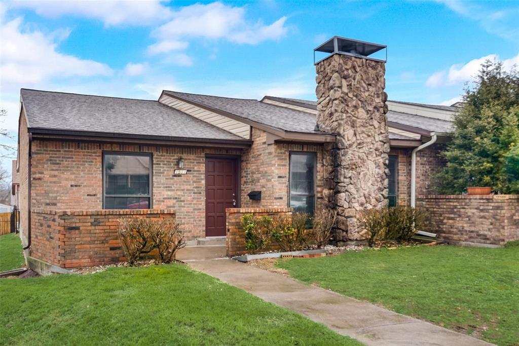Property Photo: 1511 Cherrycrest Street TX 75228