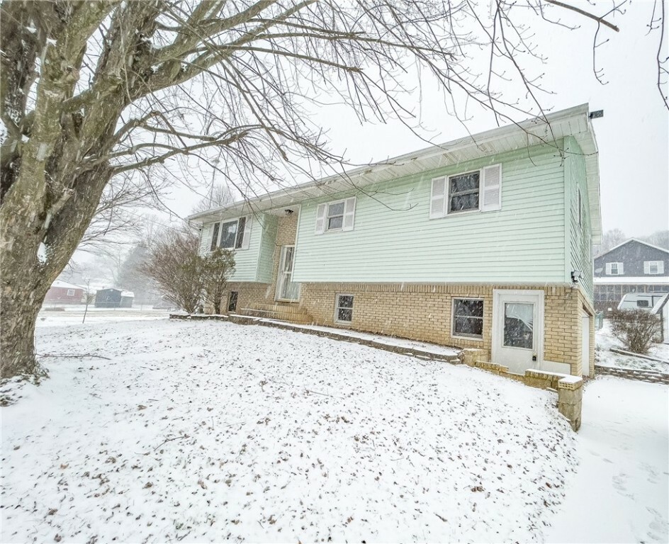 Property Photo:  1441 Nixon Ave  PA 15701 