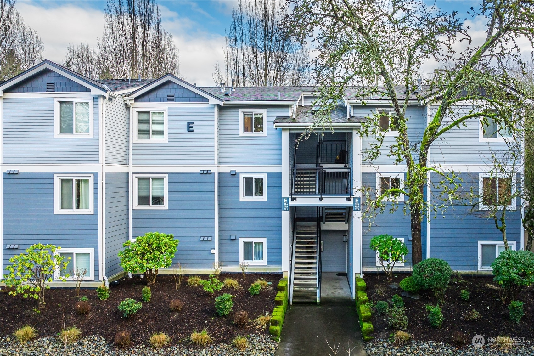 Property Photo: 250 NW Dogwood Street E205 WA 98027