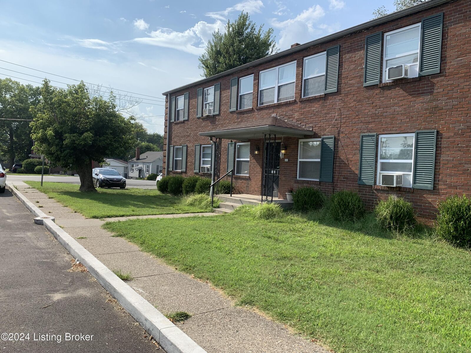 Property Photo: 4143 Hillview Ave KY 40216