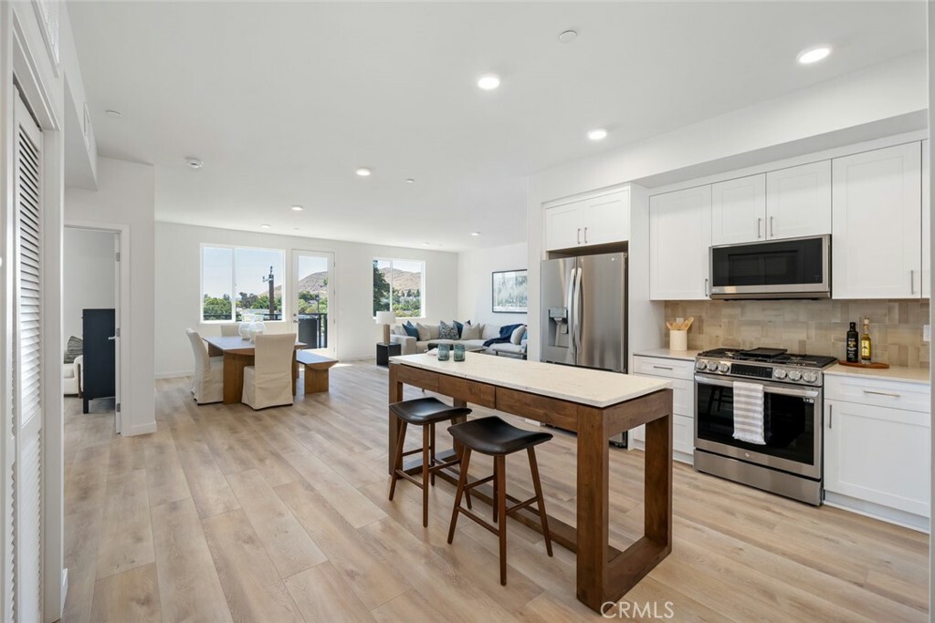 Property Photo:  2475 Victoria Avenue 205  CA 93401 