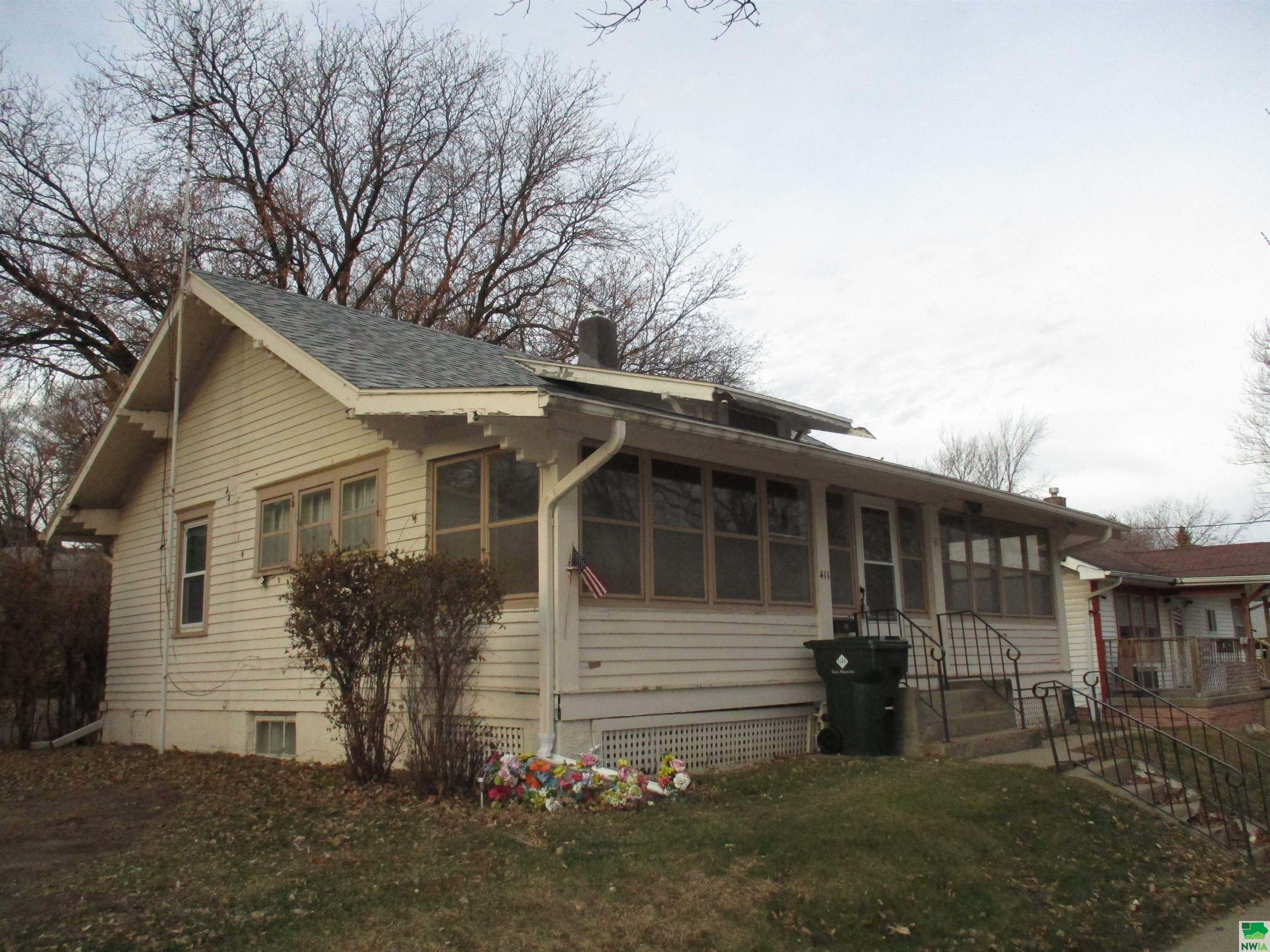 Property Photo:  411 S Cecelia St  IA 51106 