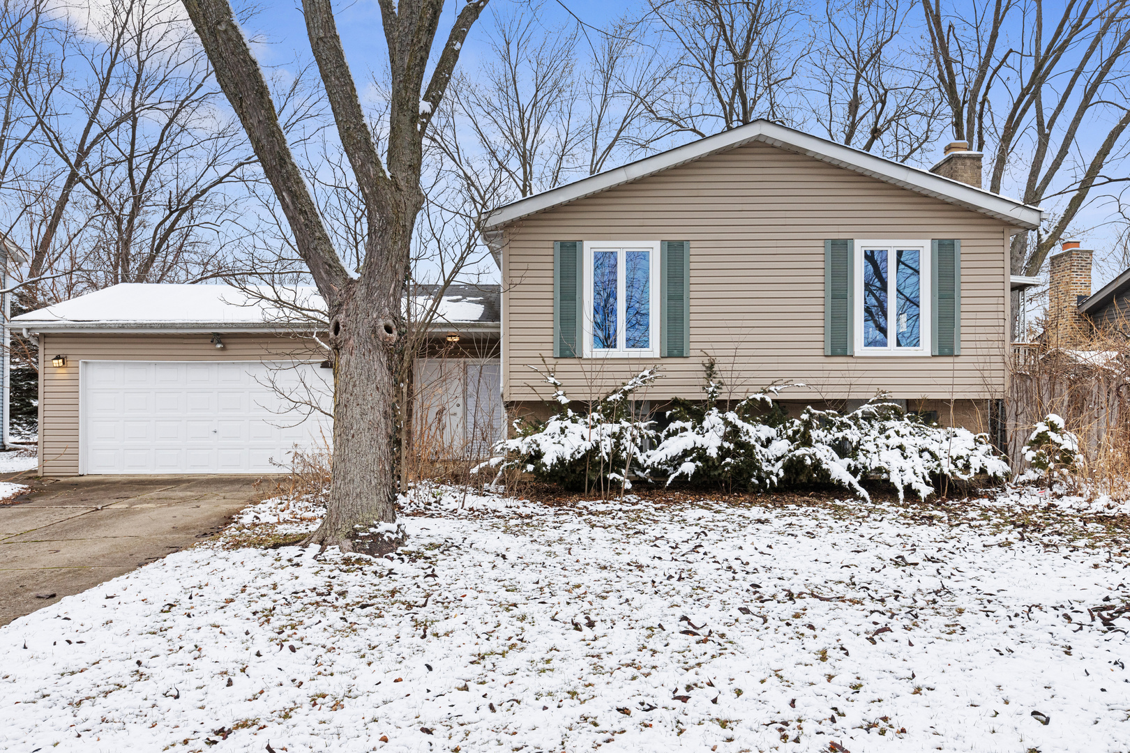 Property Photo: 1106 Hinsbrook Avenue IL 60561