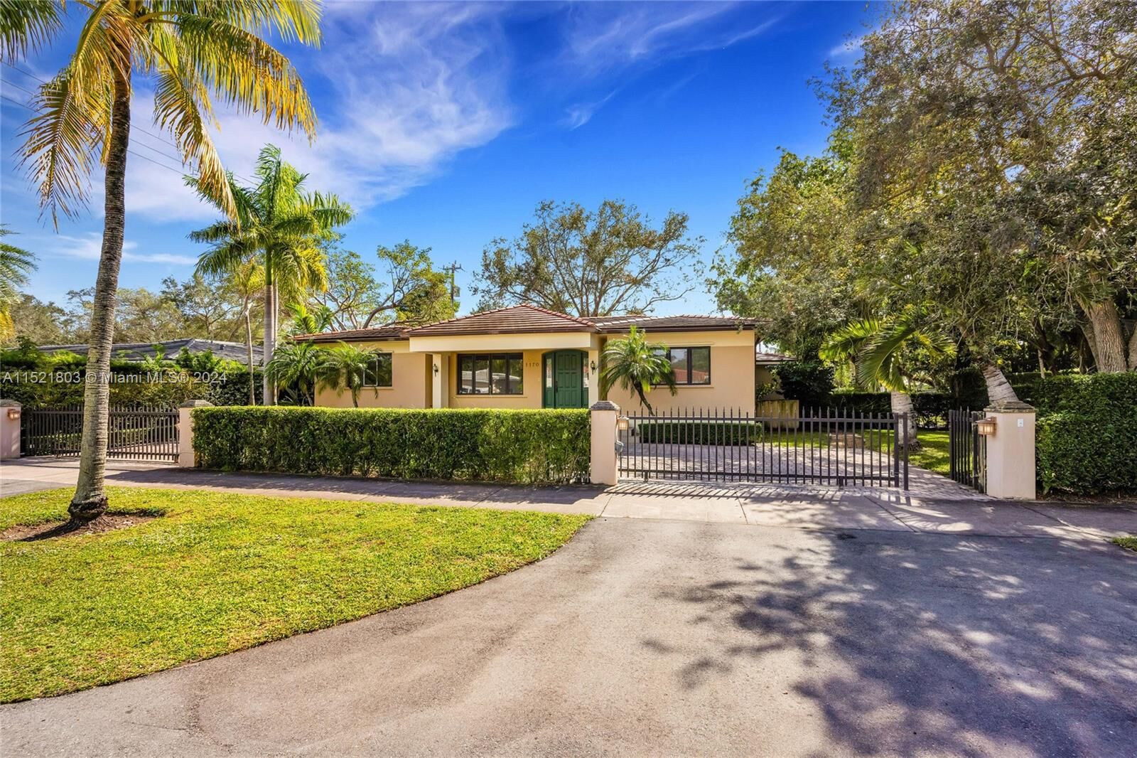 Property Photo: 1170 S Alhambra Cir FL 33146