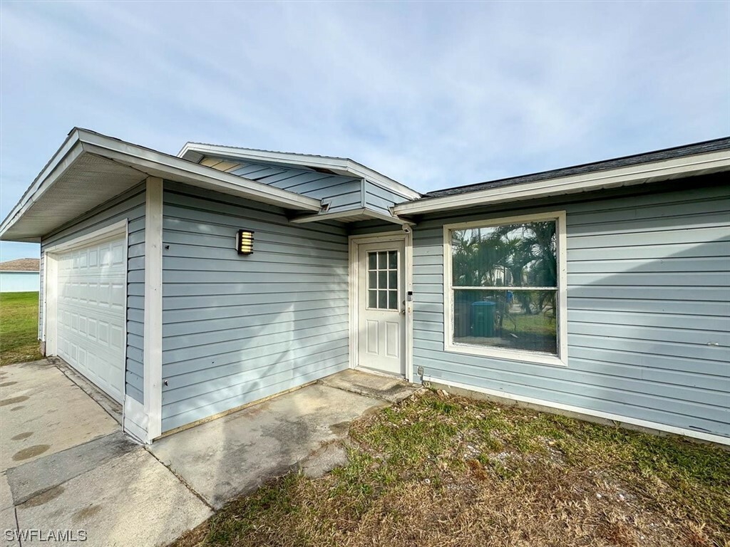 Property Photo:  1117 NE 12th Street  FL 33909 