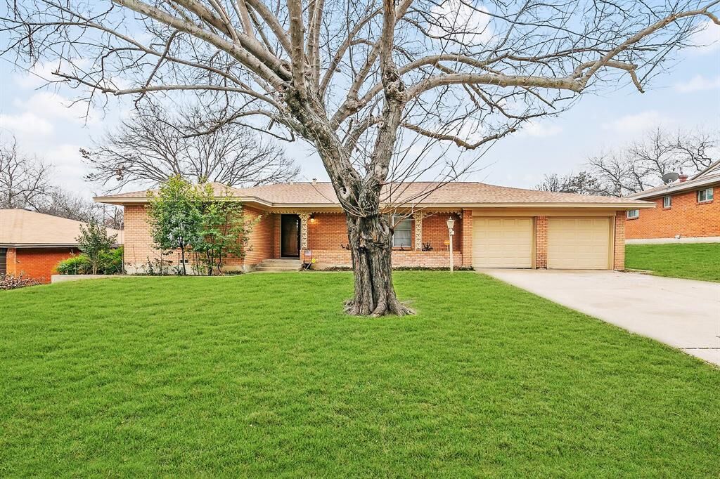 Property Photo:  4921 Glade Street  TX 76114 