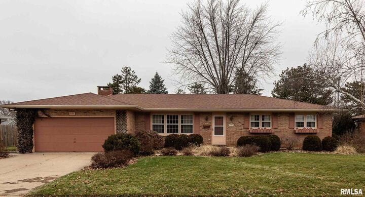 1607 Summit Drive  Pekin IL 61554 photo