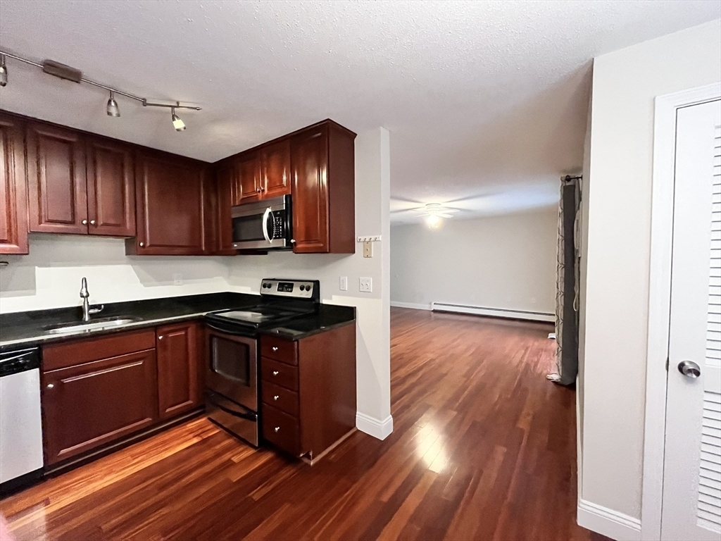 Property Photo:  2410 Skyline Dr 8  MA 01854 