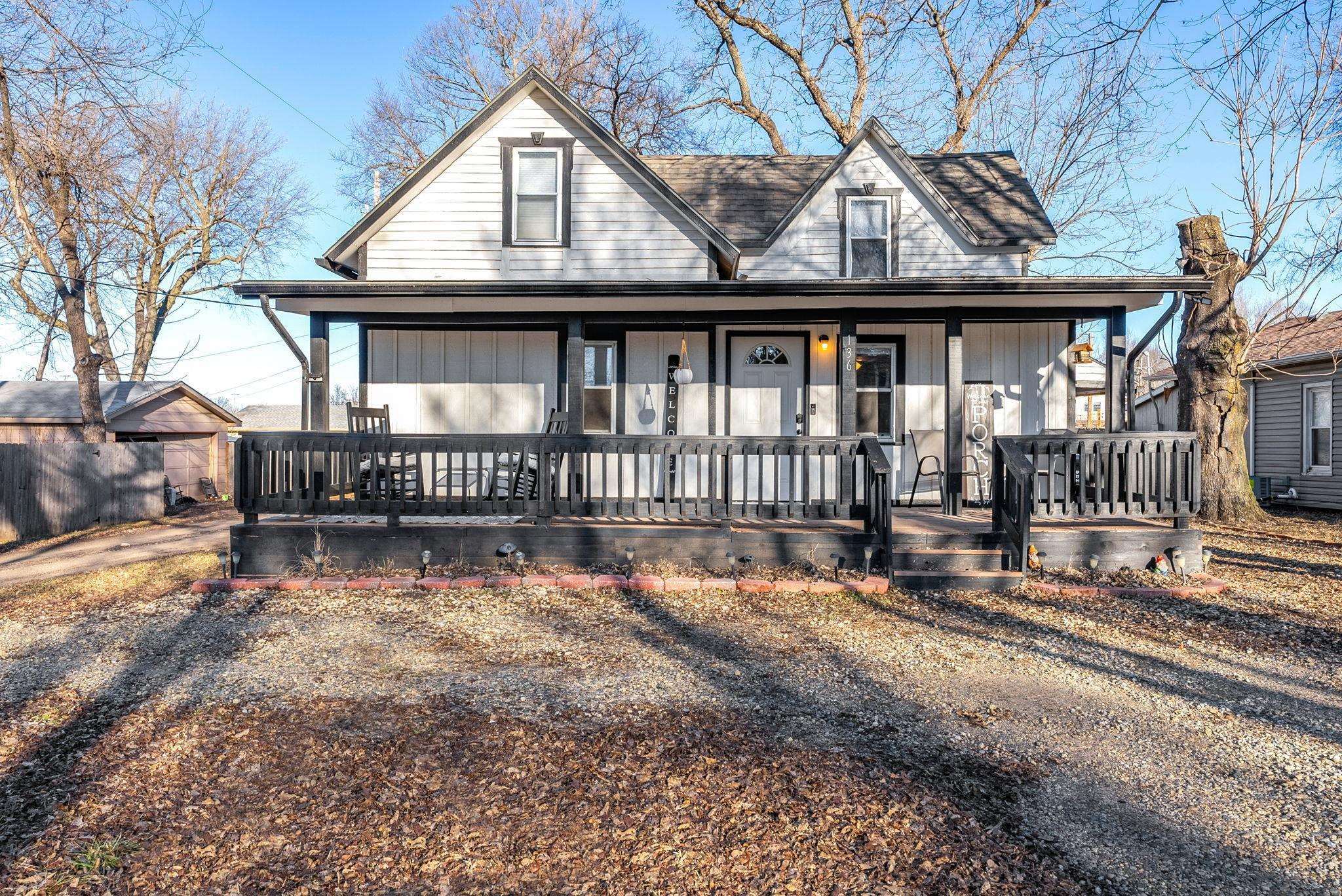 Property Photo:  136 Cedar St  KS 67110-1511 