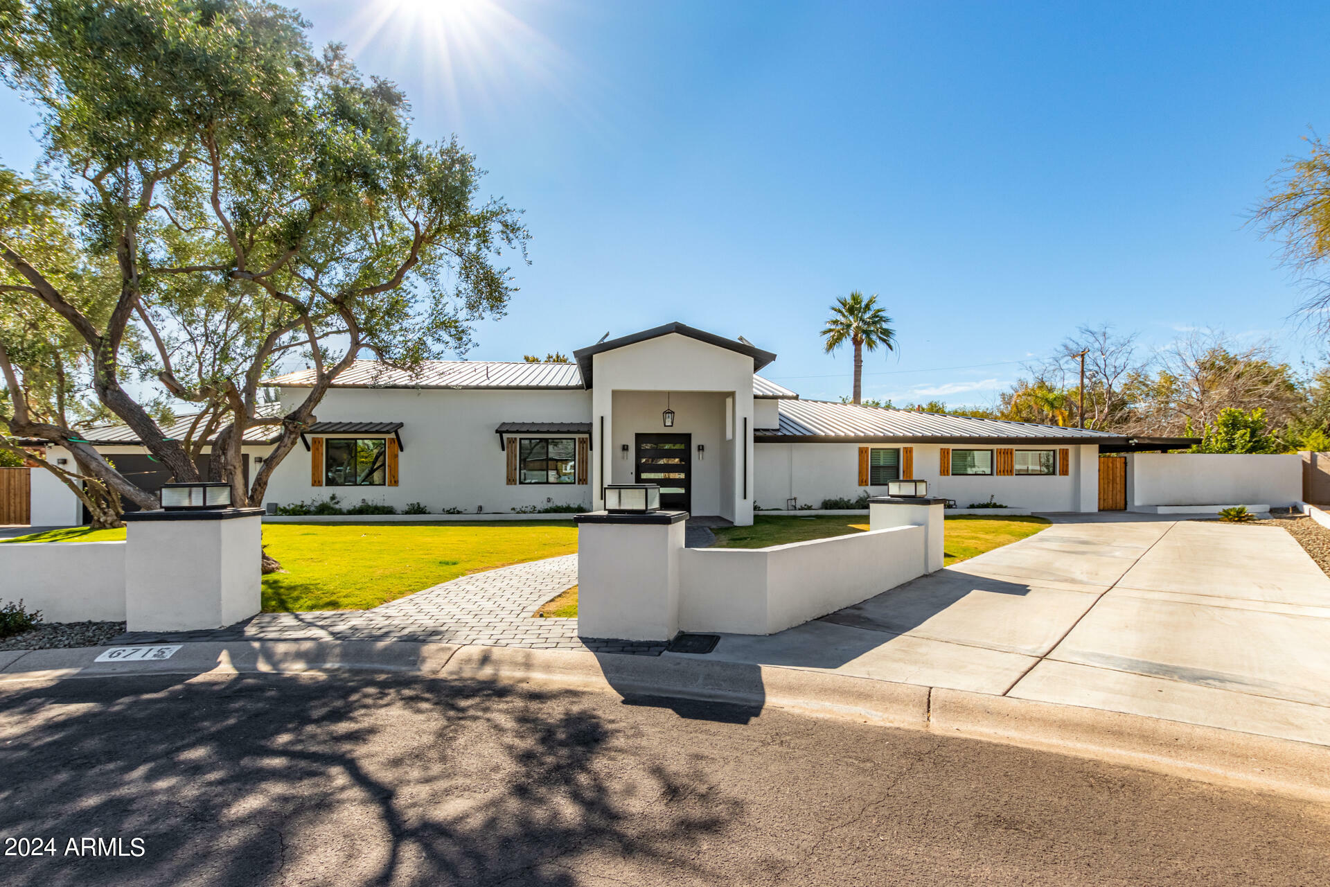 Property Photo:  6715 E Montecito Avenue  AZ 85251 