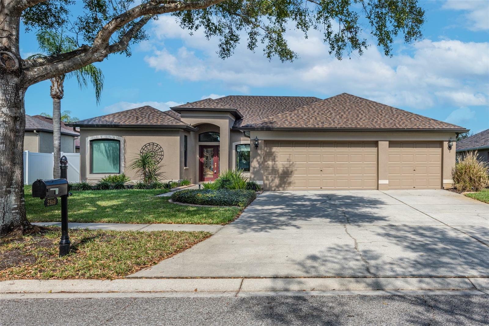 Property Photo:  2819 Durant Trails Boulevard  FL 33527 