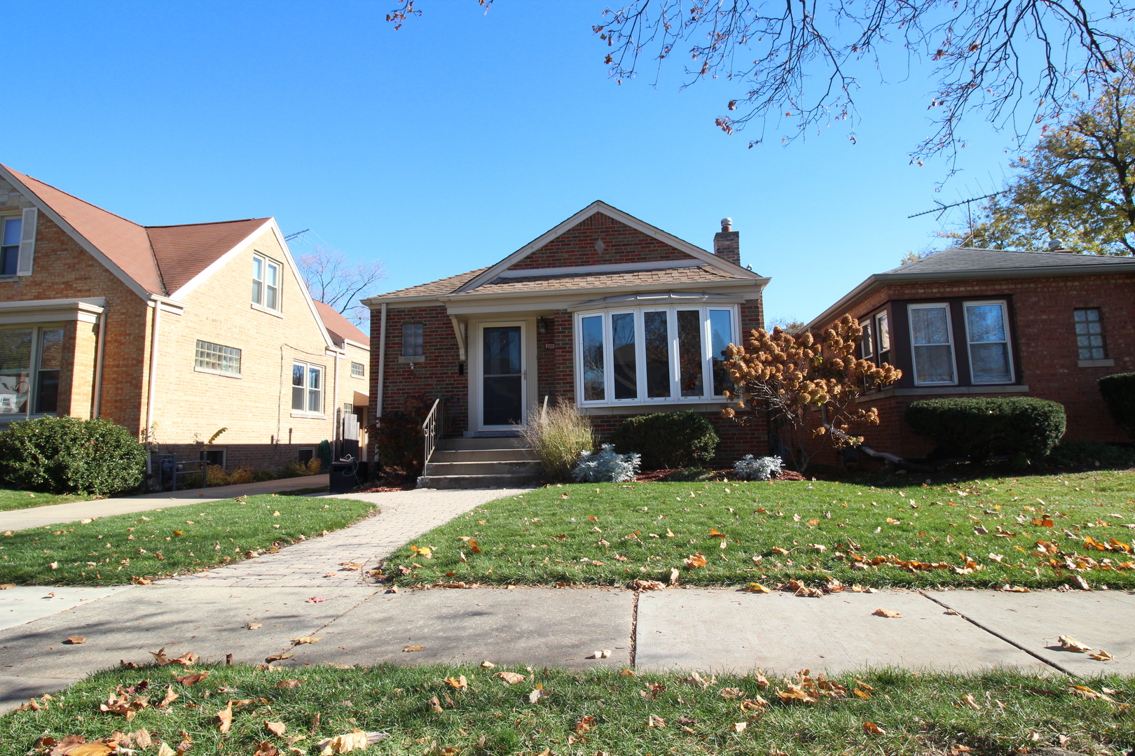 Property Photo: 9725 S Millard Avenue IL 60805