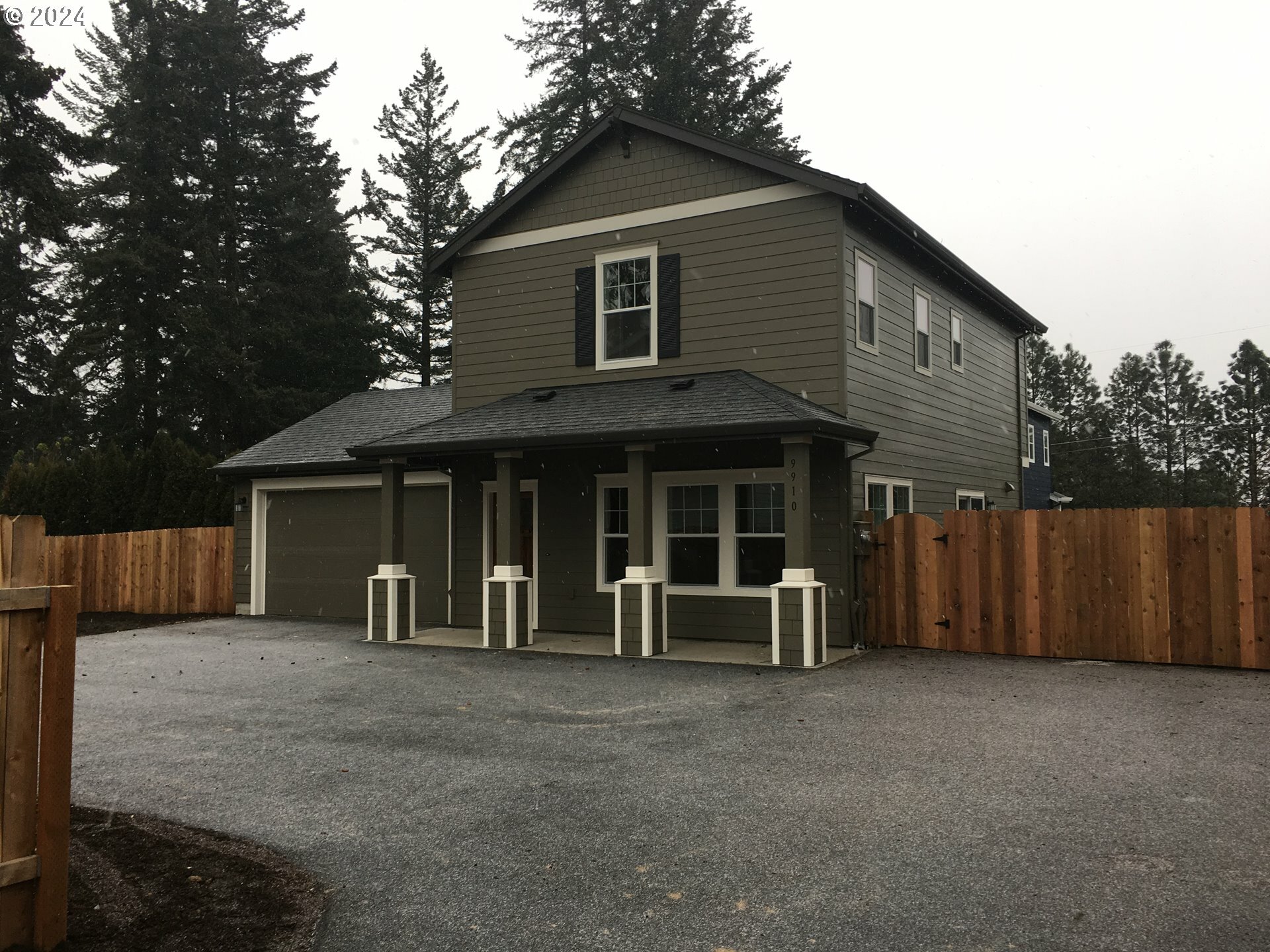 Property Photo:  9910 SE 70th Ave  OR 97222 