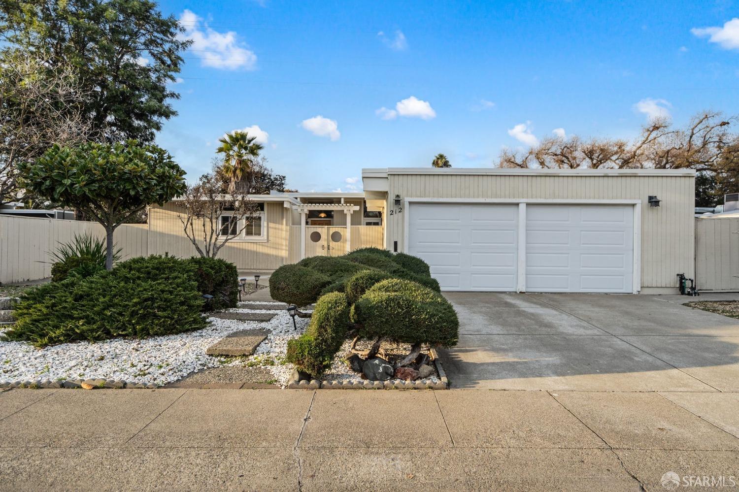 Property Photo: 212 Los Cerros Avenue CA 94598