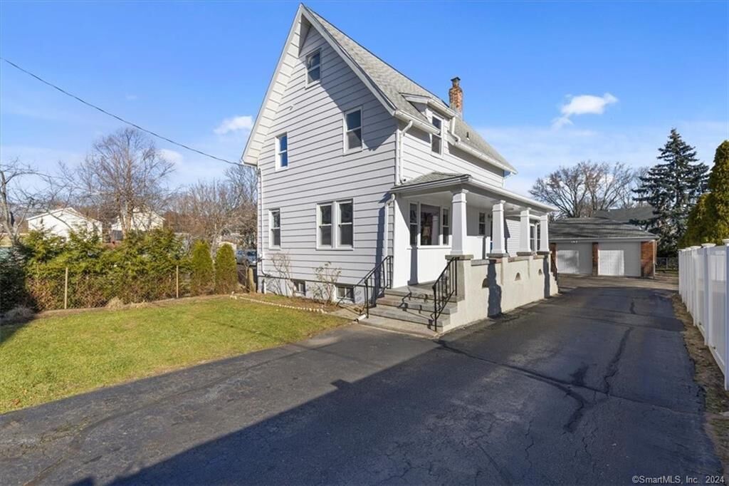Property Photo:  221 Townsend Avenue  CT 06512 