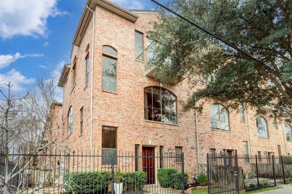 Property Photo:  2719 La Branch Street  TX 77004 