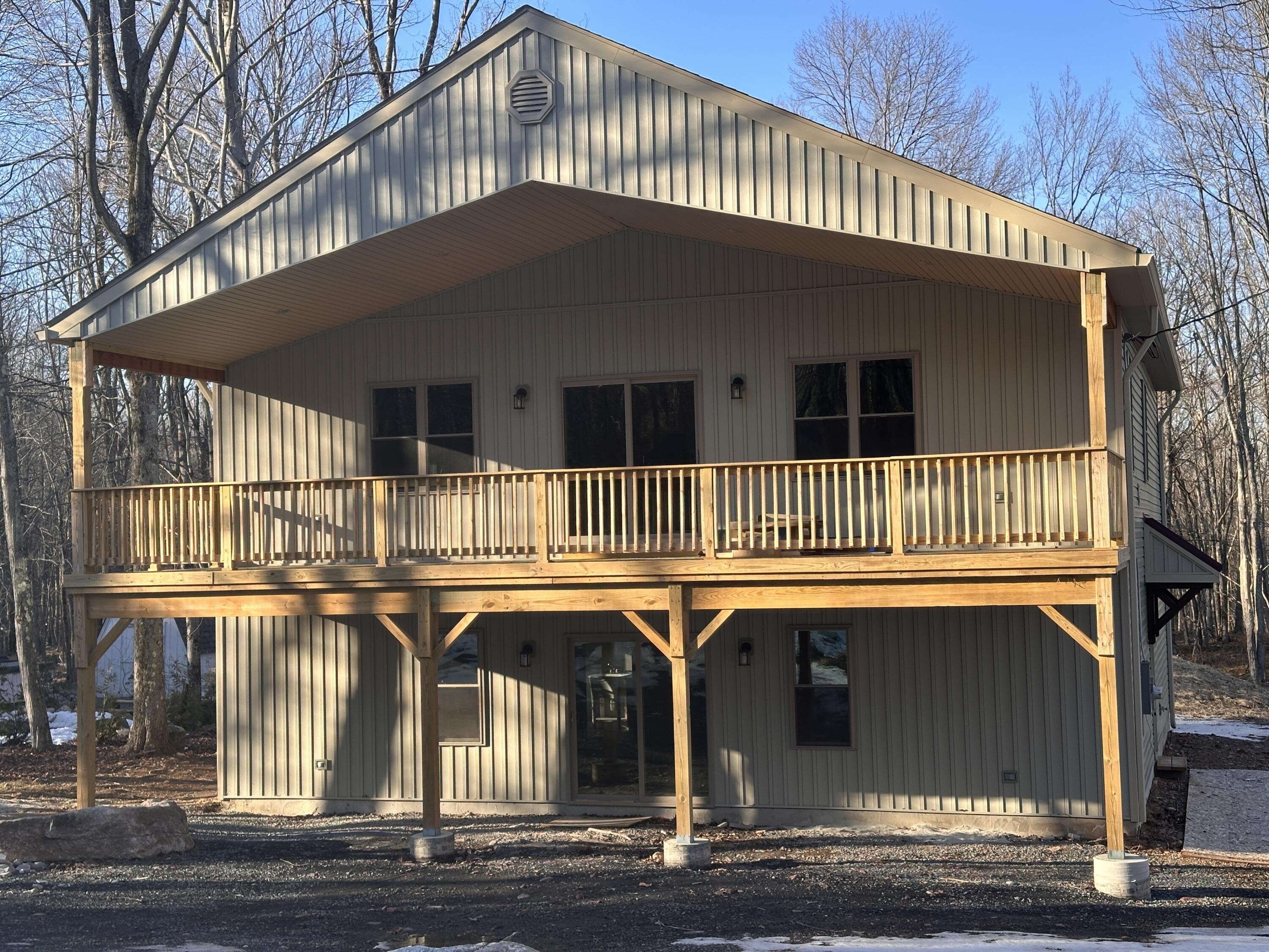 Property Photo: 39 Wolf Way PA 18661