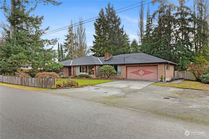 Property Photo:  8624 Holly Lane  WA 98026 