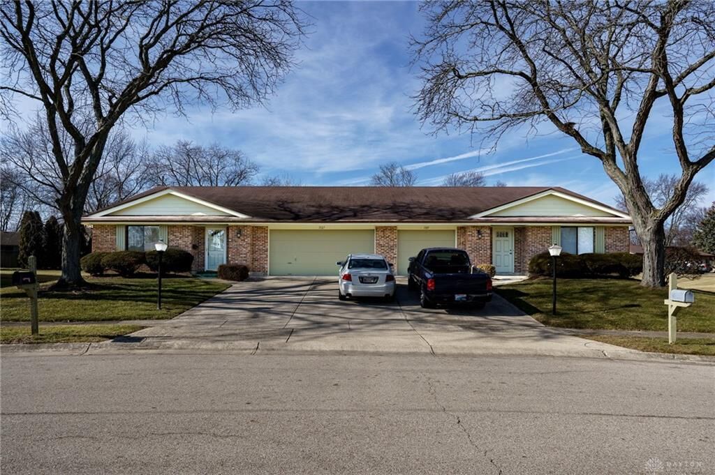 Property Photo: 1325-1327 Rosehaven Circle OH 45429