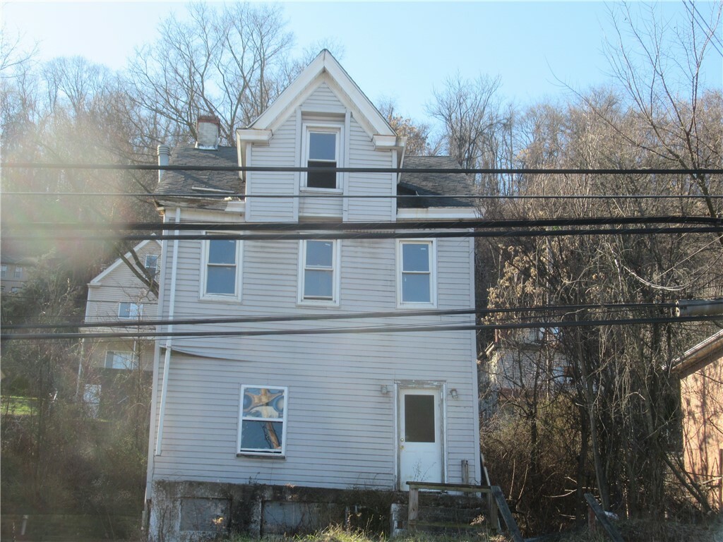 Property Photo:  1305 Island Ave  PA 15136 