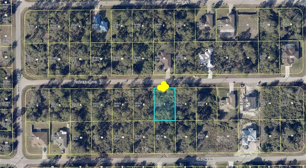 Property Photo: 832 Carpenter St E FL 33974