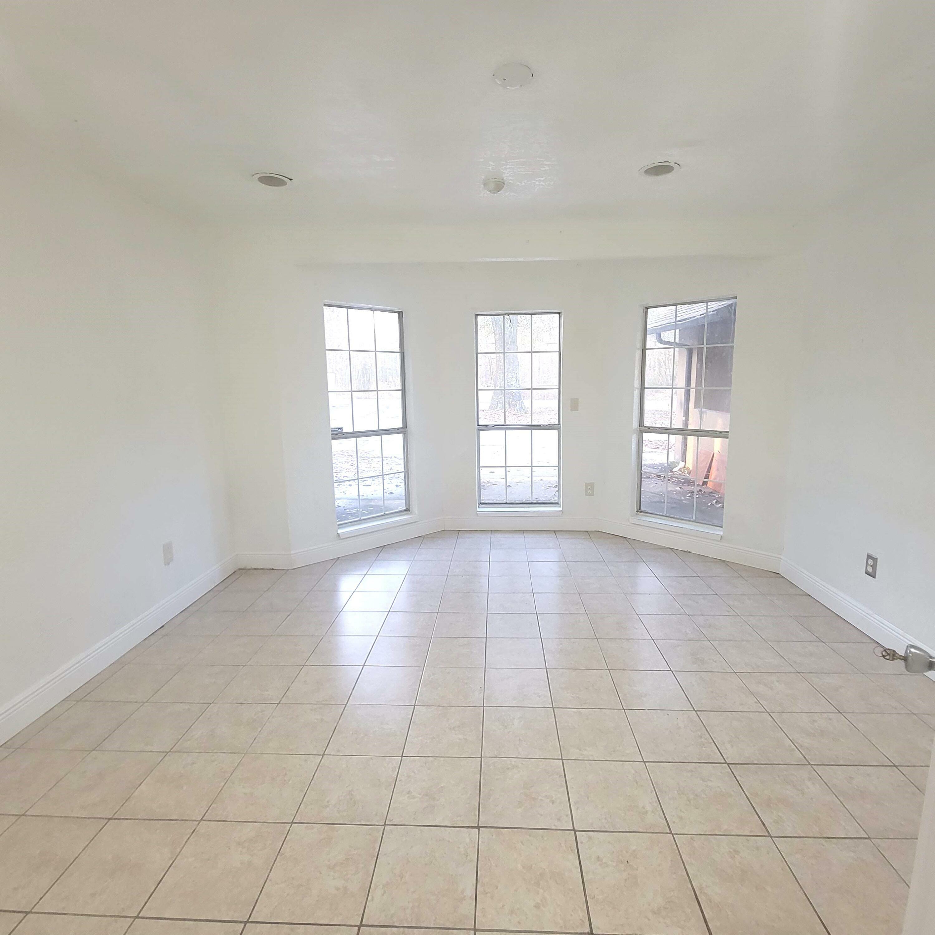 Property Photo:  8 Collins St.  MS 39401 