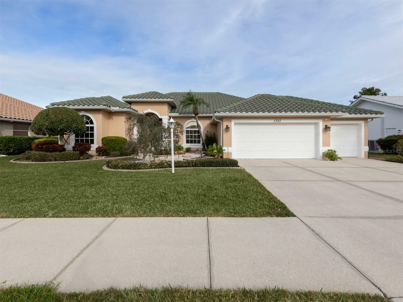 Property Photo:  1543 Waterford Drive  FL 34292 