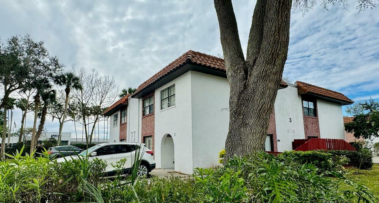 Property Photo: 910 Big Tree Road 304 FL 32119
