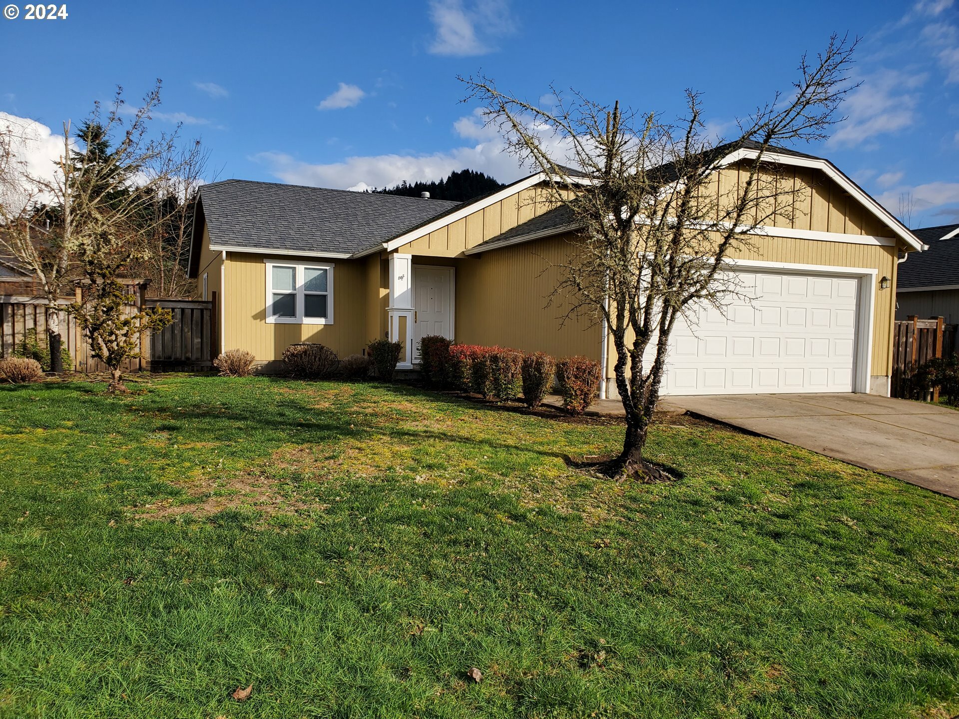 Property Photo:  1555 S 57th Pl  OR 97478 