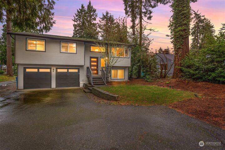 Property Photo:  15258 Dayton Avenue N  WA 98133 