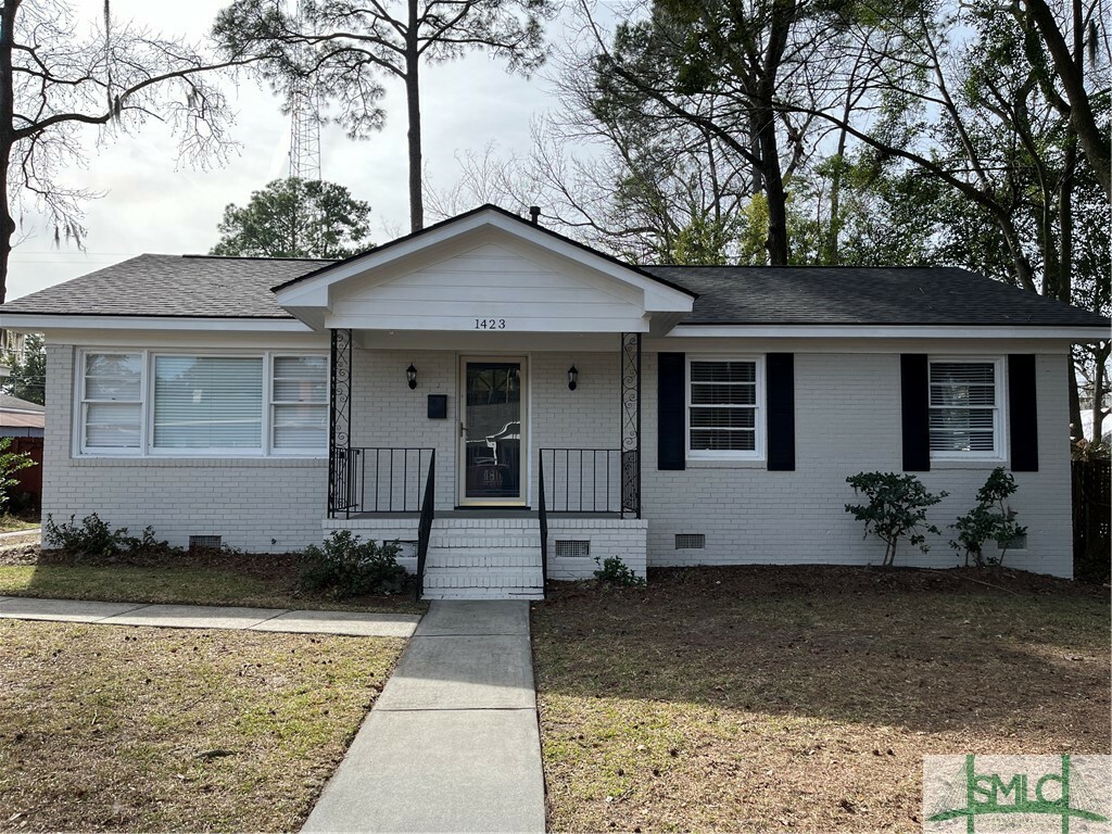 Property Photo:  1423 E 40th Street  GA 31404 