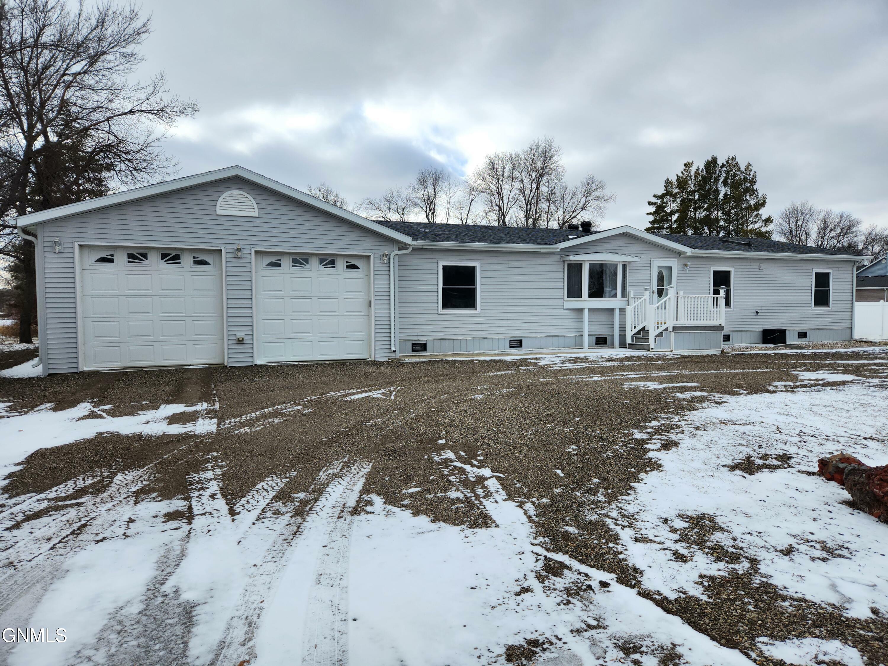 Property Photo:  529 Square Butte Road N  ND 58554 