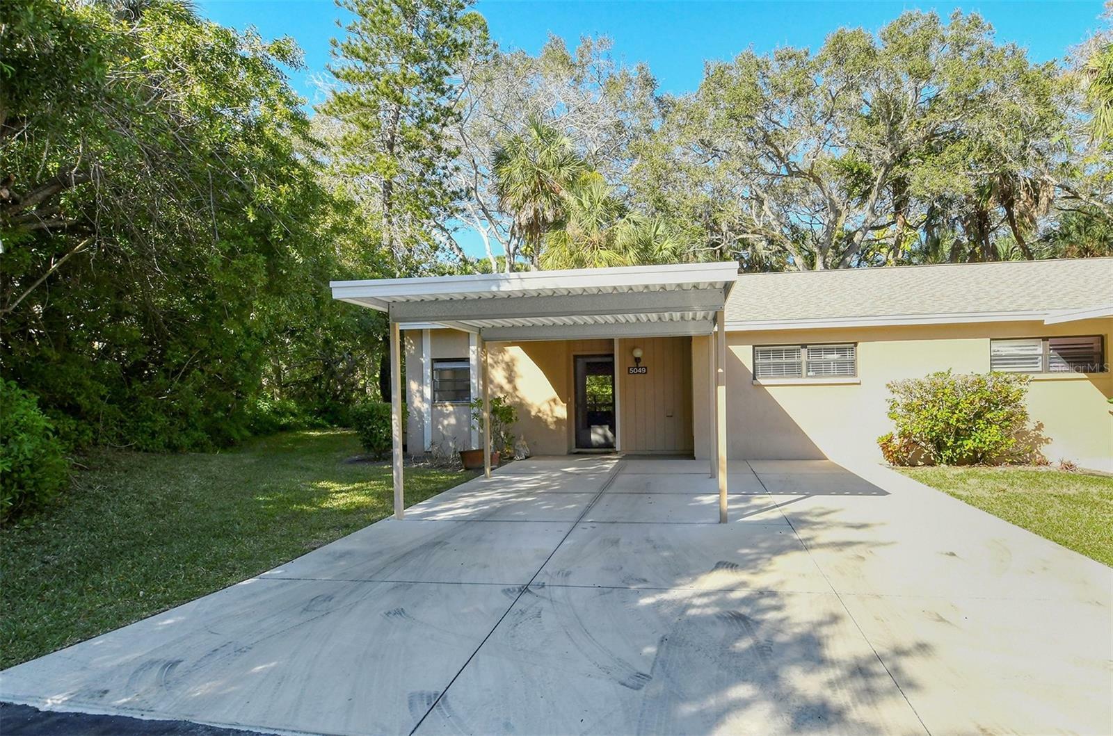 Property Photo:  5049 Village Gardens Drive 16  FL 34234 