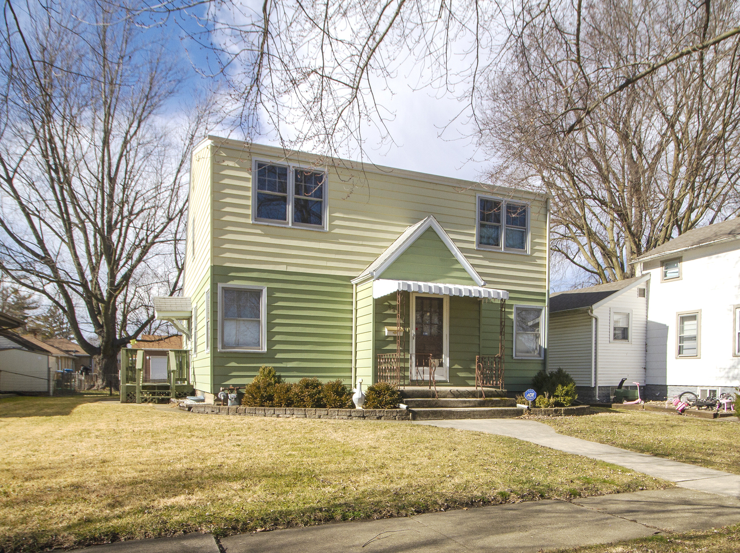 Property Photo:  985 S 7th Avenue  IL 60901 